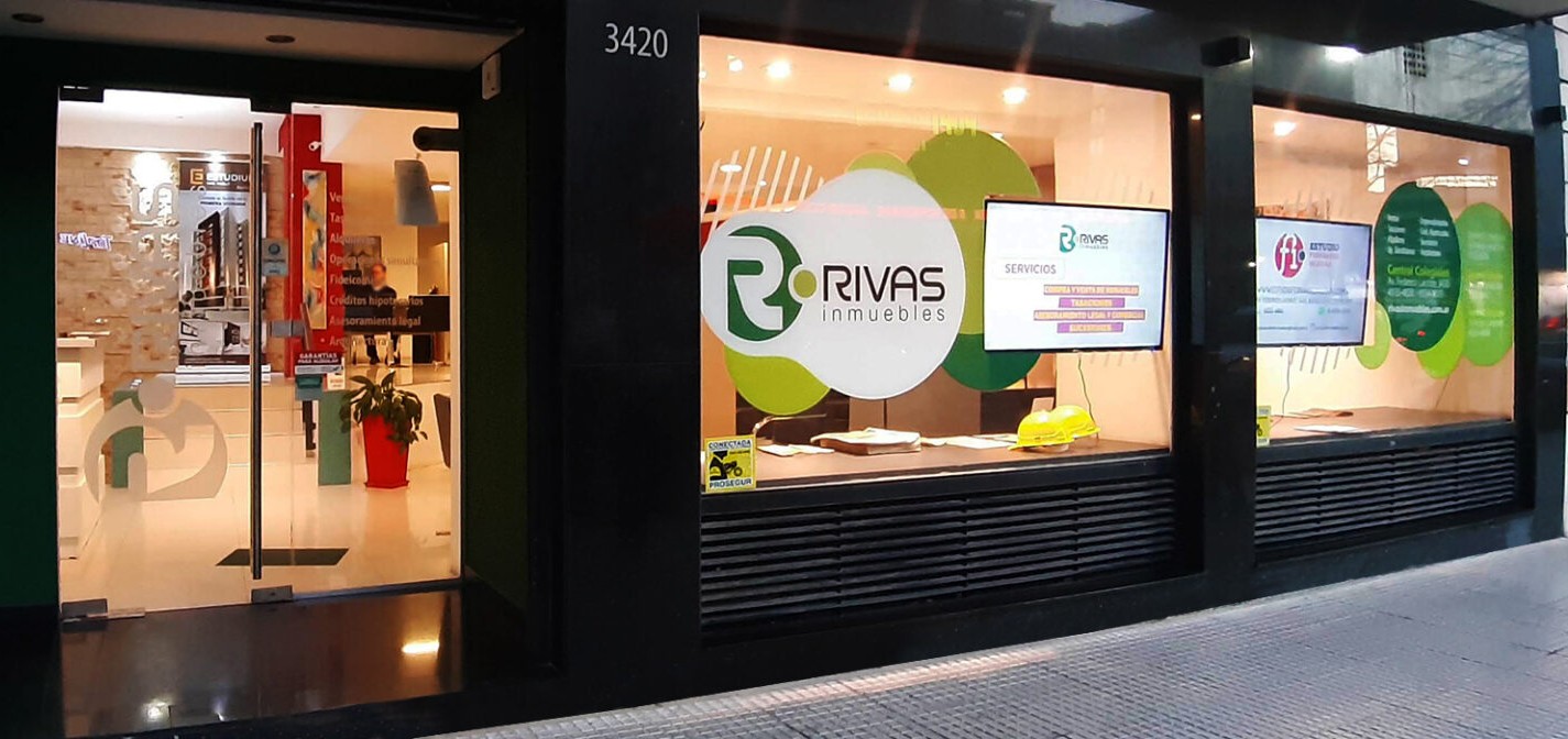 Frente de la Casa Central de Rivas en avenida Federico Lacroze 3420